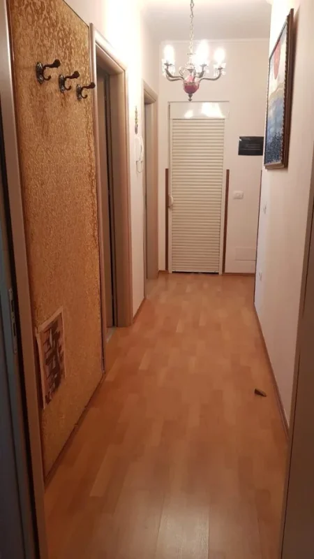 Tirane, jepet me qera apartament 1+1 Kati 3, 70 m² 500 € (Rr. Idriz Dollaku, afer fushes Ali Demi)