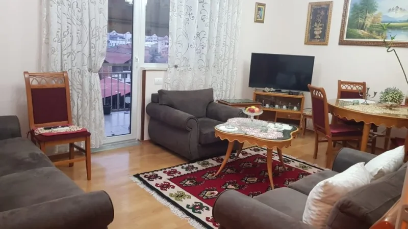 Tirane, jepet me qera apartament 1+1 Kati 3, 70 m² 500 € (Rr. Idriz Dollaku, afer fushes Ali Demi)