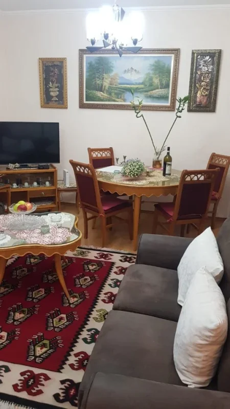 Tirane, jepet me qera apartament 1+1 Kati 3, 70 m² 500 € (Rr. Idriz Dollaku, afer fushes Ali Demi)
