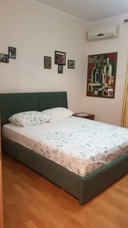 Tirane, jepet me qera apartament 1+1 Kati 3, 70 m² 500 € (Rr. Idriz Dollaku, afer fushes Ali Demi)