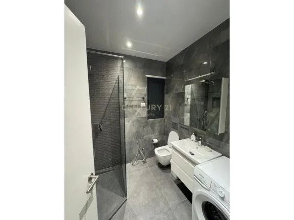 Tirane, jepet me qera apartament 1+1+Ballkon Kati 5, 74 m² 500 € 