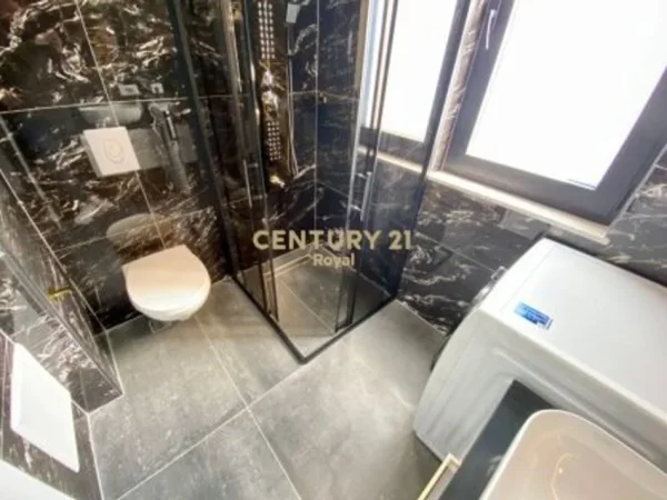 Tirane, jepet me qera apartament 1+1 , 65 m² 650 € 