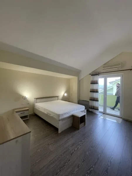 Tirane, jepet me qera apartament+verande | Penthouse 3+1+Aneks+Ballkon Kati 8, 300 m² 1.500 € (Liqeni i thate)