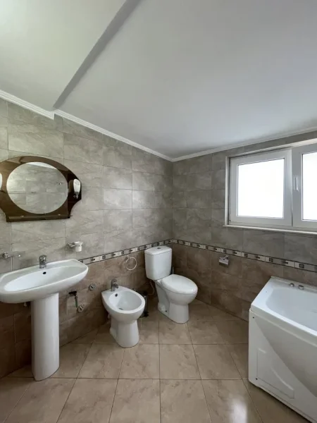 Tirane, jepet me qera apartament+verande | Penthouse 3+1+Aneks+Ballkon Kati 8, 300 m² 1.500 € (Liqeni i thate)