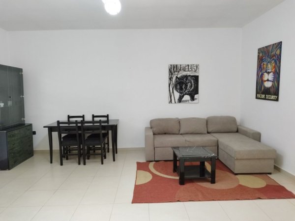Tirane, jepet me qera apartament 2+1+Ballkon Kati 8, 74 m² 400 € (YZBERISHT)