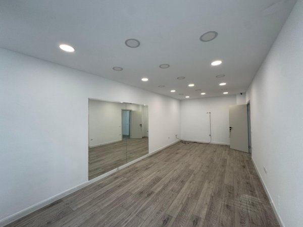 Tirane, jepet me qera zyre Kati 1, 417 m² 5.000 € (kompleksi kika 2)