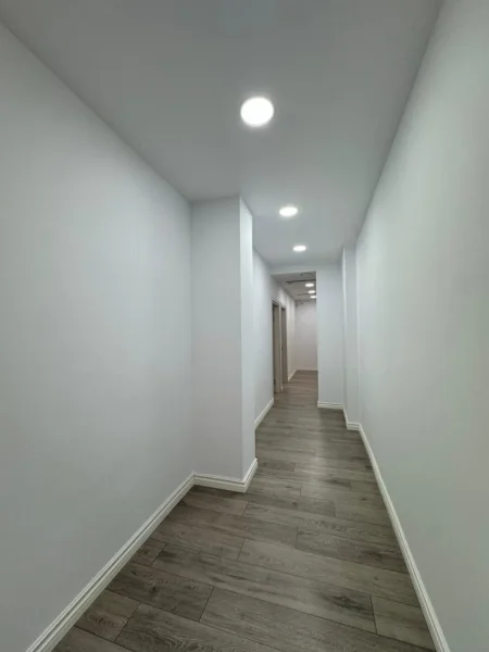 Tirane, jepet me qera zyre Kati 1, 417 m² 5.000 € (kompleksi kika 2)