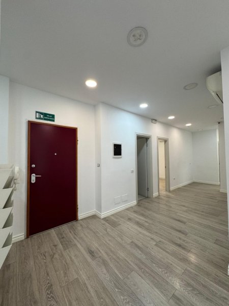 Tirane, jepet me qera zyre Kati 1, 417 m² 5.000 € (kompleksi kika 2)