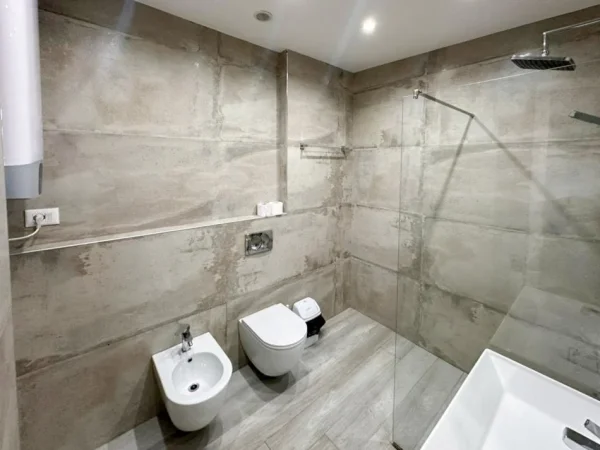 Tirane, shitet apartament 2+1 Kati 2, 112 m² 280.000 € (Rruga e Barrikadave)