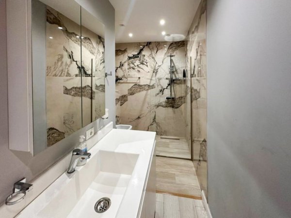 Tirane, shitet apartament 2+1 Kati 2, 112 m² 280.000 € (Rruga e Barrikadave)