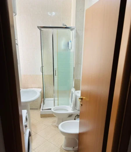 Apartament 2+1 me Qira – Qendër Tiranë (përballë The Plaza Hotel) ✨