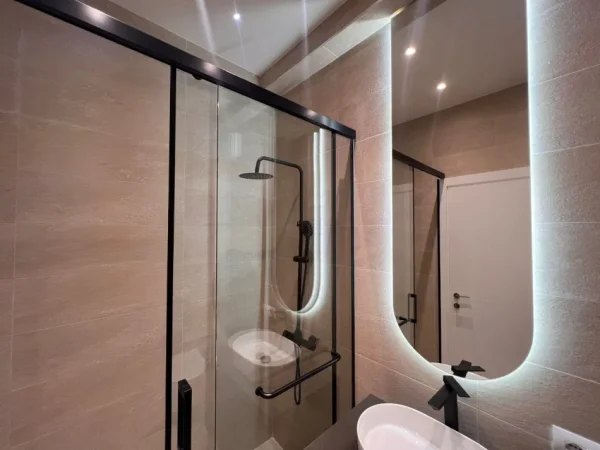 Tirane, shes apartament 1+1+Ballkon Kati 4, 59 m² 165.000 € (Spitalit Amerikan 3)