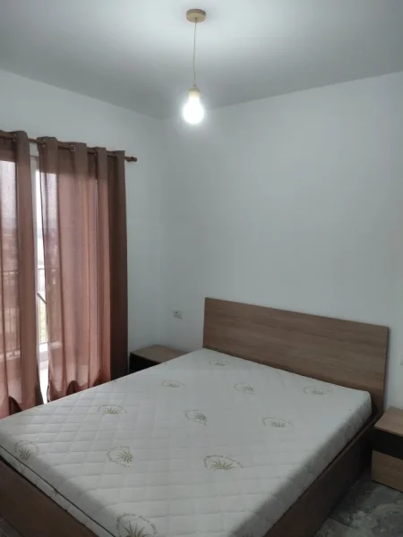 Tirane, jap me qera apartament 1+1 Kati 3, 380 € (Univers City)