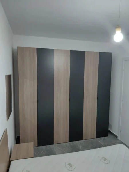 Tirane, jap me qera apartament 1+1 Kati 3, 380 € (Univers City)