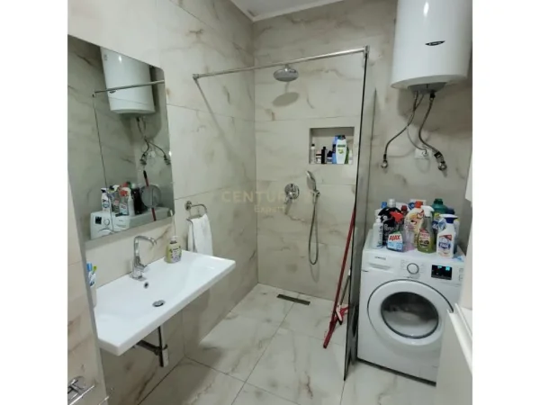 Tirane, jepet me qera apartament 2+1+Ballkon Kati 3, 88 m² 600 € 