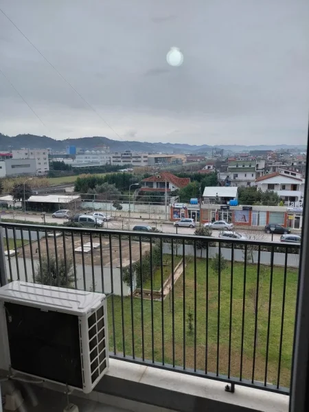 Tirane, jap me qera apartament 1+1 Kati 3, 380 € (Univers City)