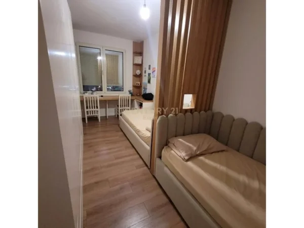 Tirane, jepet me qera apartament 2+1+Ballkon Kati 3, 88 m² 600 € 