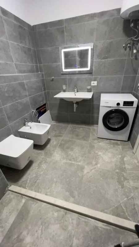 Tirane, jepet me qera apartament 2+1 , 95 m² 550 € (Astir)