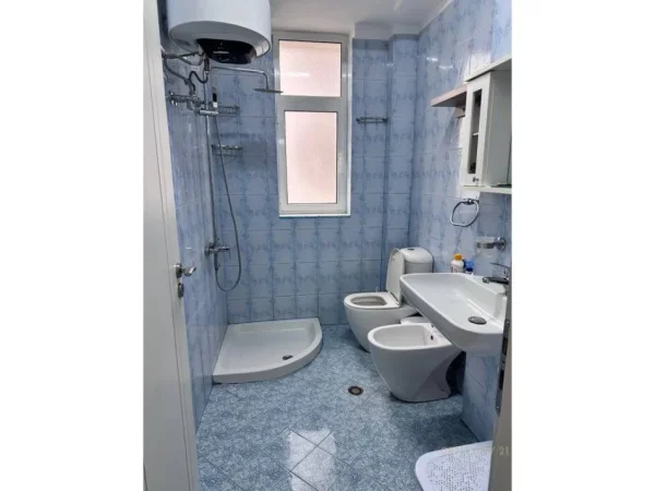 Tirane, jepet me qera apartament 2+1 Kati 3, 70 m² 650 € 