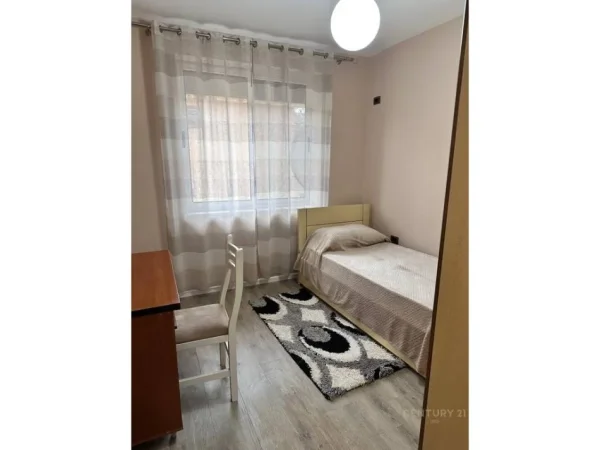 Tirane, jepet me qera apartament 2+1 Kati 3, 70 m² 650 € 