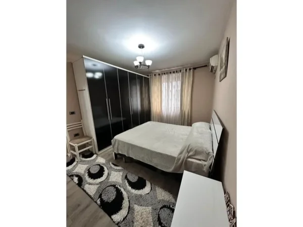 Tirane, jepet me qera apartament 2+1 Kati 3, 70 m² 650 € 