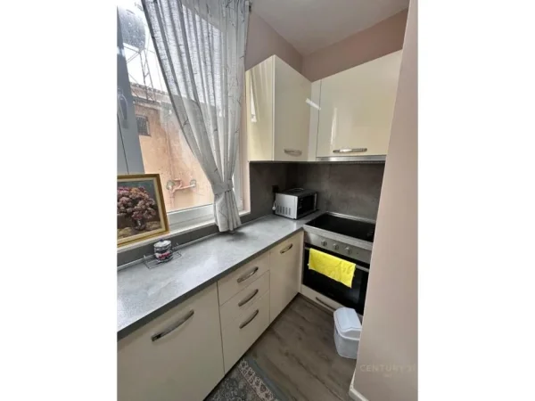 Tirane, jepet me qera apartament 2+1 Kati 3, 70 m² 650 € 