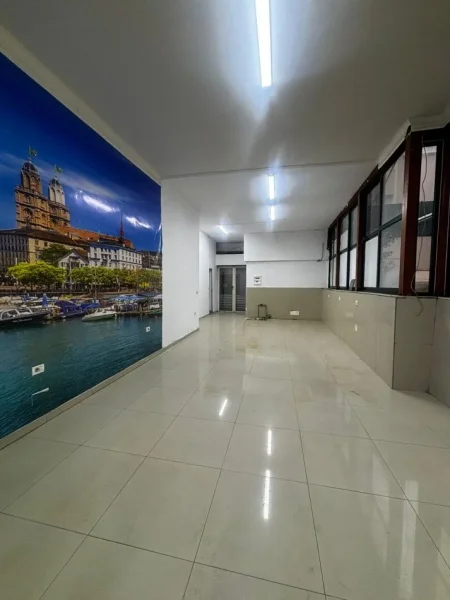 Tirane, jepet me qera dyqan Kati 0, 72 m² 550 € (Mbikalimi i Komunës)