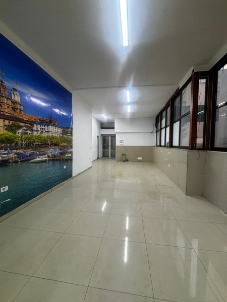 Tirane, jepet me qera dyqan Kati 0, 72 m² 550 € (Mbikalimi i Komunës)