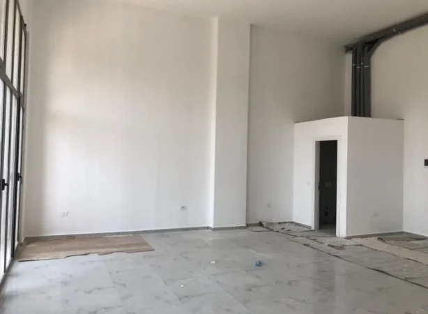 Shqiperi, jepet me qera ambjent biznesi Kati 1, 77 m² 900 € (Xhamlliku)