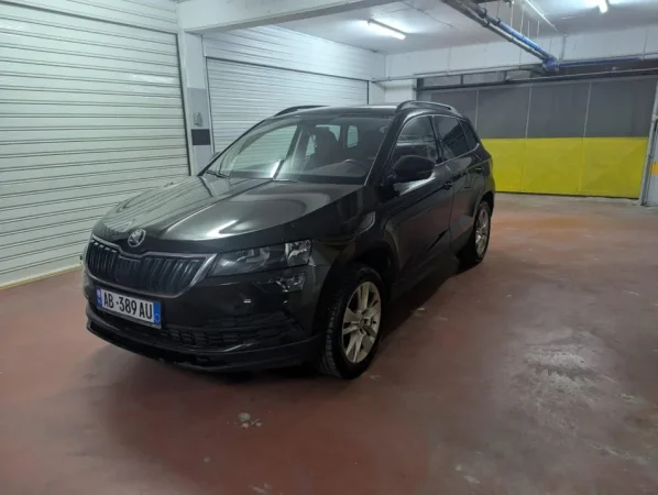 Tirane, shitet SUV Skoda Karoq Nafte, kafe automatik Klima 57 km 18.000 €