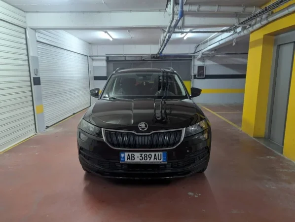 Tirane, shitet SUV Skoda Karoq Nafte, kafe automatik Klima 57 km 18.000 €