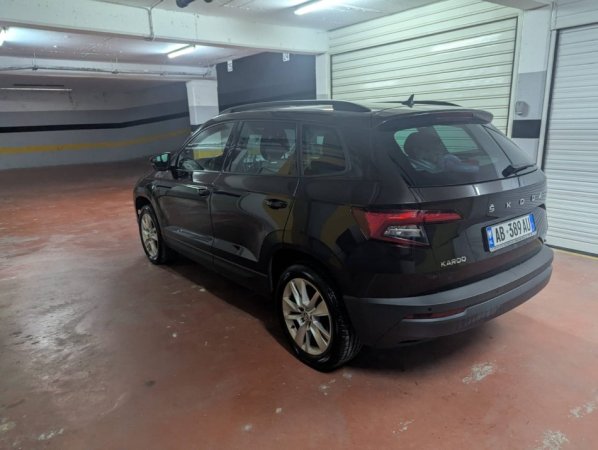 Tirane, shitet SUV Skoda Karoq Nafte, kafe automatik Klima 57 km 18.000 €