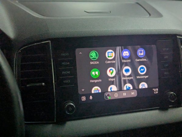 Tirane, shitet SUV Skoda Karoq Nafte, kafe automatik Klima 57 km 18.000 €