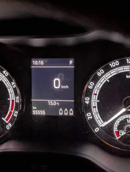 Tirane, shitet SUV Skoda Karoq Nafte, kafe automatik Klima 57 km 18.000 €