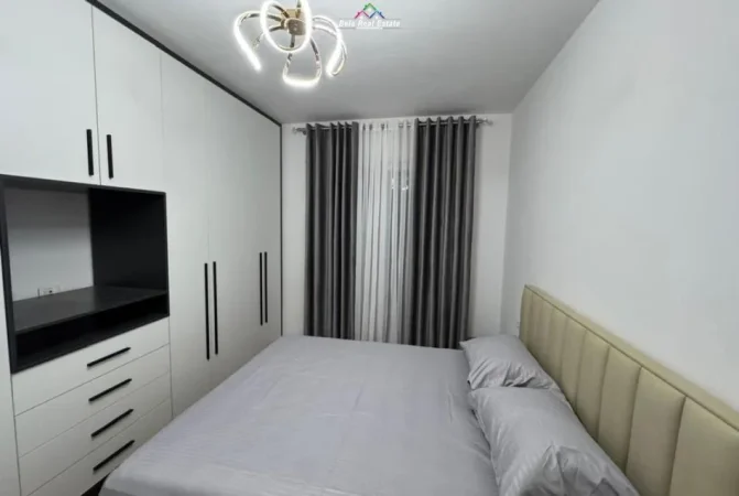 Tirane, jepet me qera apartament 1+1+Ballkon Kati 3, 82 m² 650 € (Rruga Dritan Hoxha)
