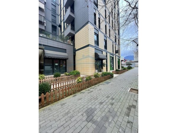 Tirane, jepet me qera ambjent biznesi Kati 0, 166 m² (Rruga Panorama)