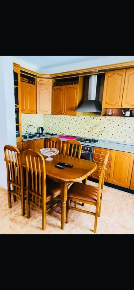Tirane, jepet me qera apartament 2+1 , 84 m² 750 € (Qendër)
