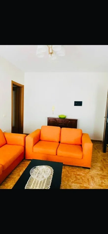 Tirane, jepet me qera apartament 2+1 , 84 m² 750 € (Qendër)
