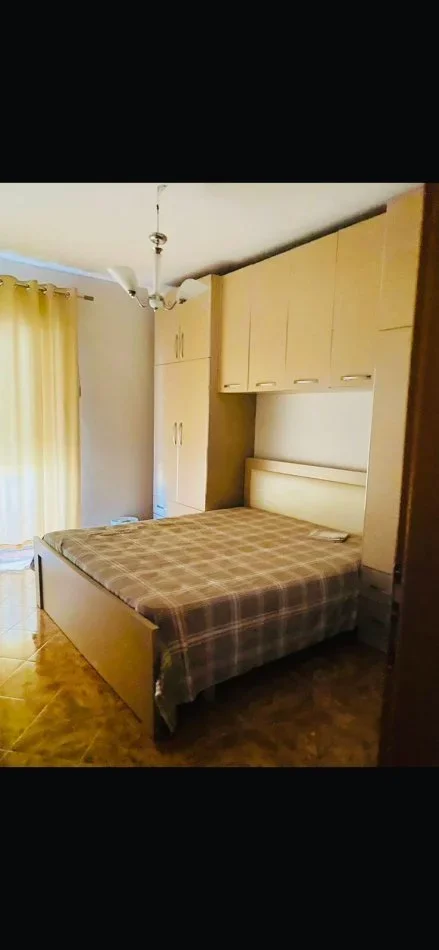 Tirane, jepet me qera apartament 2+1 , 84 m² 750 € (Qendër)