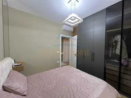 Tirane, jepet me qera apartament 2+1+Ballkon Kati 6, 67 m² 615 € (Porcelan)