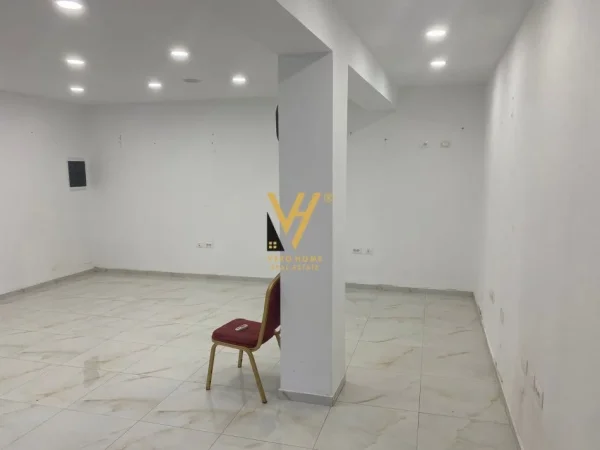 Tirane, shitet dyqan Kati 0, 48 m² 170.000 € (IRFAN TOMINI , VASIL SHANTO)