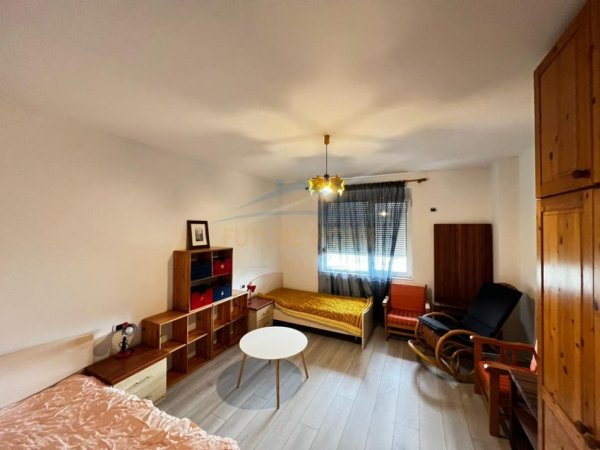 Tirane, jepet me qera apartament 2+1 Kati 7, 112 m² 1.100 € (rruga Brigata VIII)