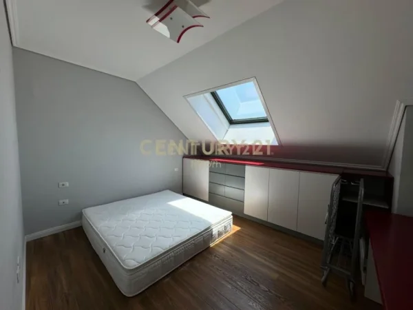 Tirane, jepet me qera apartament duplex 2+1+Aneks+Ballkon Kati 4, 148 m² 1.500 € 