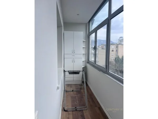 Tirane, jepet me qera apartament 1+1+Aneks+Ballkon Kati 4, 56 m² 600 € 