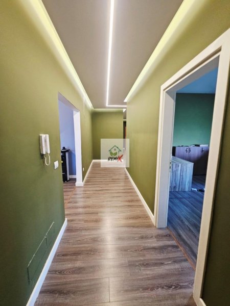 Durres, jepet me qera apartament Kati 2, 190 m² 800 € 