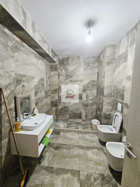 Durres, jepet me qera apartament Kati 2, 190 m² 800 € 