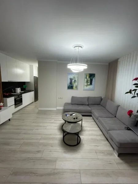 Tirane, jepet me qera apartament 1+1+Ballkon Kati 4, 75 m² 800 € (Rruga Kosovareve)