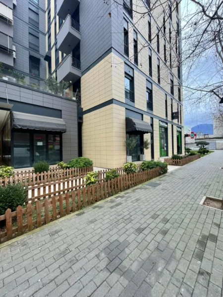 Tirane, jepet me qera ambjent biznesi Kati 0, 166 m² (Rruga Panorama)