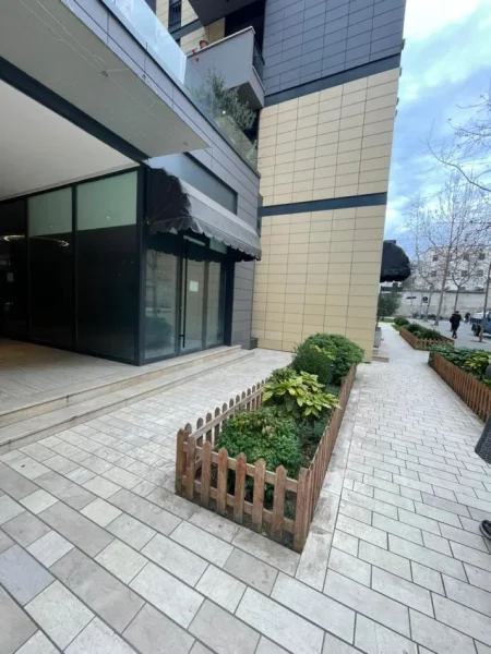 Tirane, jepet me qera ambjent biznesi Kati 0, 166 m² (Rruga Panorama)