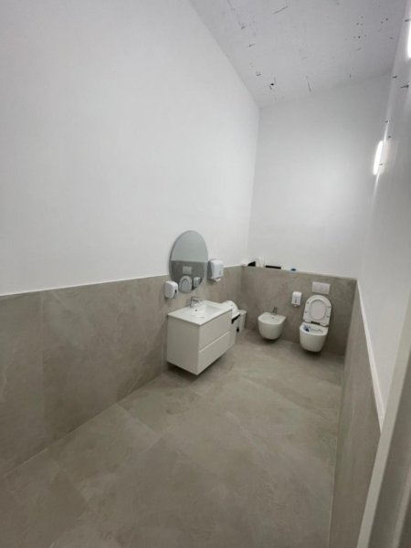 Tirane, jepet me qera ambjent biznesi Kati 0, 166 m² (Rruga Panorama)